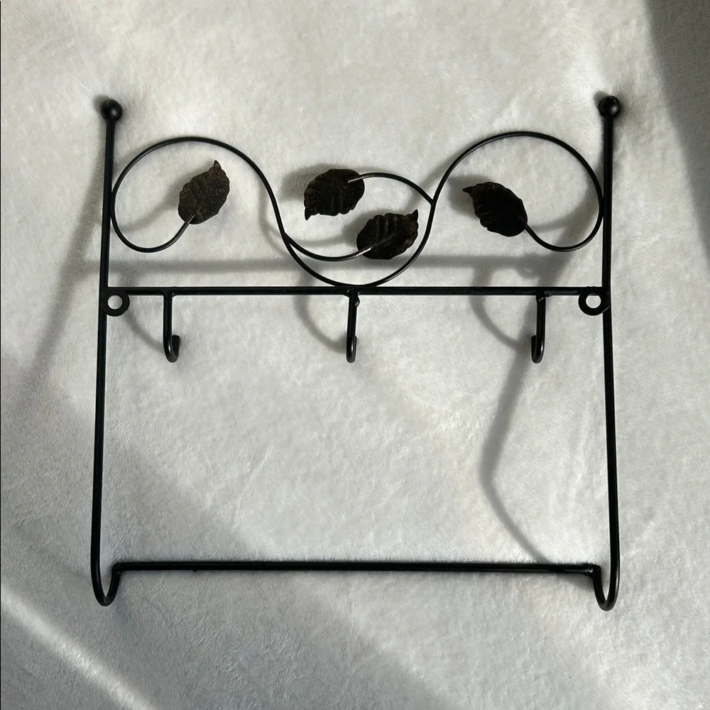 Black Metal Key Rack with Leaf Design